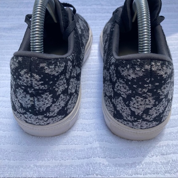 Skechers knit flower print women’s 8.5 Black w/ flowers - Picture 6 of 9